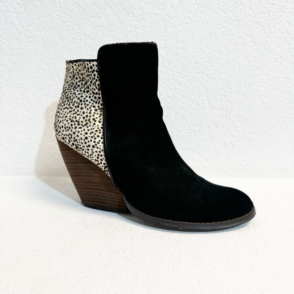 Very Volatile Suede Leather Black and animal print wedge Bootie woman's 10 - Picture 2 of 9